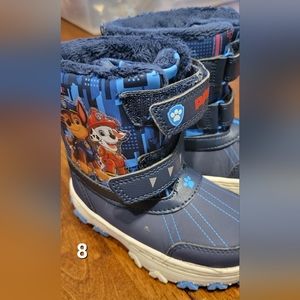 Snow boots